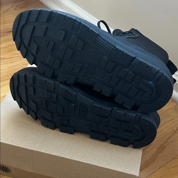 Women’s The Ugg Lug Black Boots BRAND NEW - Picture 4 of 8